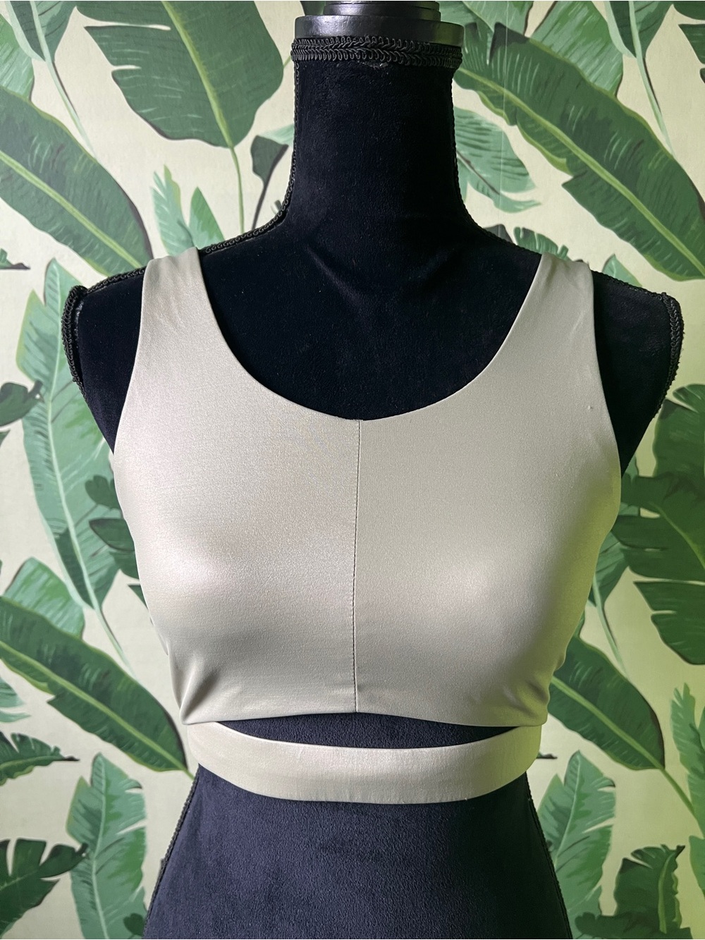 Victorias Secret Sport Sage Green Shine Cutout front Sports Bra Womens Medium